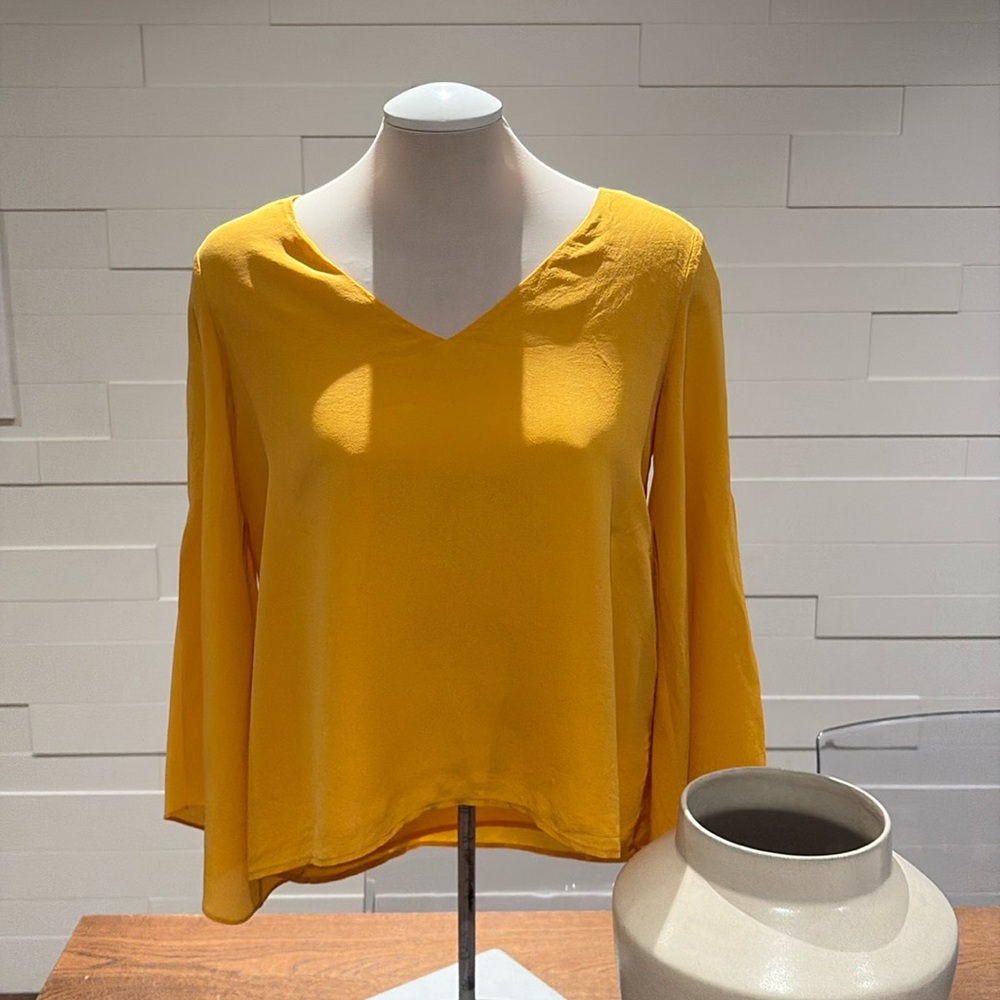 100% Silk S Club Monaco golden yellow blouse with flare sleeves, lined body
